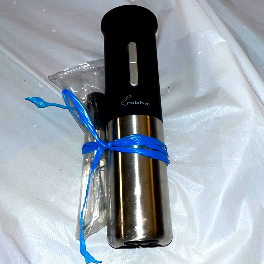 RABBIT WINE/CORK SCREW AUTOMATIC PRESS BUTTON BNWOT